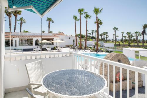 THE CLUB - Accommodation - Dining - Events Room Type - Studio with Sea View