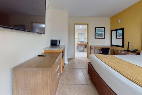 Rodeway Inn & Suites Fort Lauderdale Airport & Cruise Port