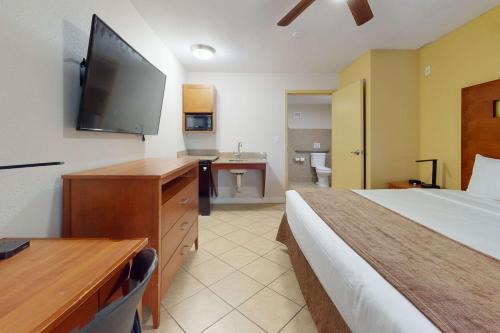 Rodeway Inn & Suites Fort Lauderdale Airport & Cruise Port