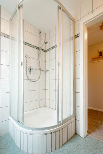 One-Bedroom Apartment image 3