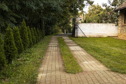 ENIGMA, Vrdnik (fotografie 7)