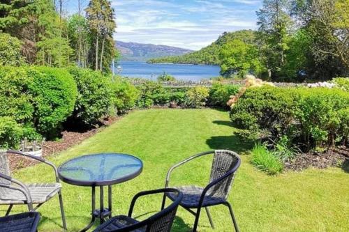 Historic cottage next to loch lomond Luss