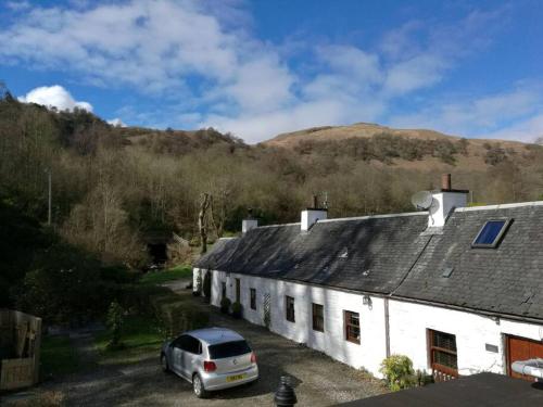 Historic cottage next to loch lomond Luss