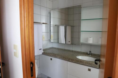 ห้องน้ำ, Excelente Apartamento! Custo benefício. Tudo perto (Excelente Apartamento! Custo beneficio. Tudo perto) in ชาเกย์รา