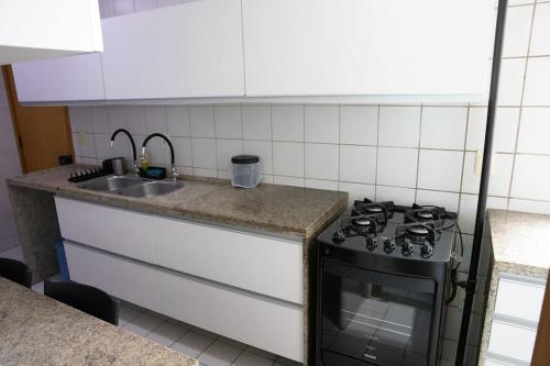 ห้องครัว, Excelente Apartamento! Custo benefício. Tudo perto (Excelente Apartamento! Custo beneficio. Tudo perto) in ชาเกย์รา