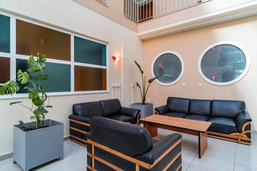 Atrium Hotel - image 6