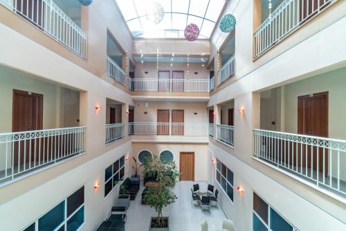 Atrium Hotel - image 13