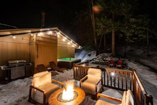 Red Rock Falls Cabin, 8 miles from Yosemite South Gate, with trailhead, Game Room and HotTub