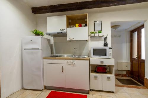 Art Dreams Apartment Teatro Italia - image 10