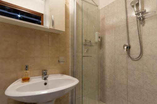 Art Dreams Apartment Teatro Italia - image 3