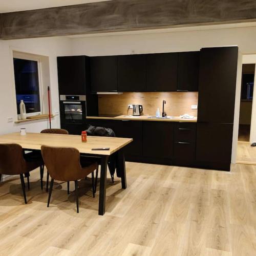 New flat with hot tub - No1 in Gjogv