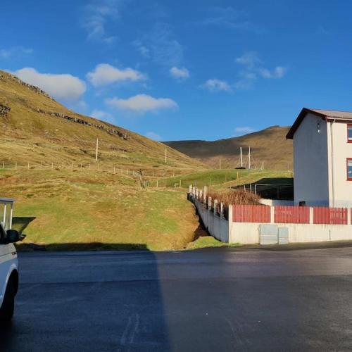 New flat with hot tub - No1 in Gjogv