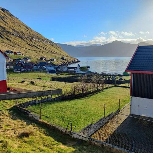 New flat with hot tub - No1 in Gjogv