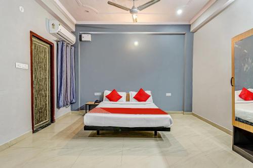 OYO Flagship Orphic Inn Near Munshi Pulia Metro Station