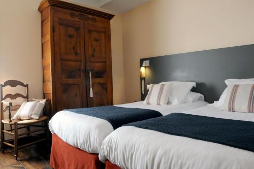 2 twin beds