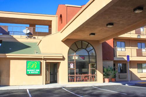 Exterior view, Budget Inn & Suites in Stockton (CA)