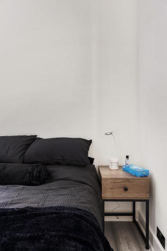 Beautifully Modern 2-Bed Apartment w/garden, London (photo 8)