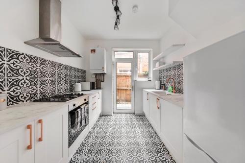 Beautifully Modern 2-Bed Apartment w/garden, Londres