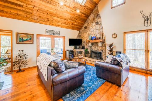 Cozy Cabin Retreat in Jasper, USA