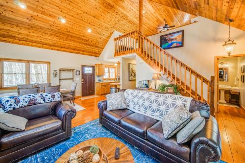 Cozy Cabin Retreat in Jasper, USA