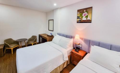 Deluxe Twin Room image 9