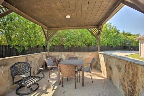 Heated Pool, Pool Table, Hot Tub, Home Theatre, Guest House, Basketball Court, Sleeps-20, Аллен (фото 7)