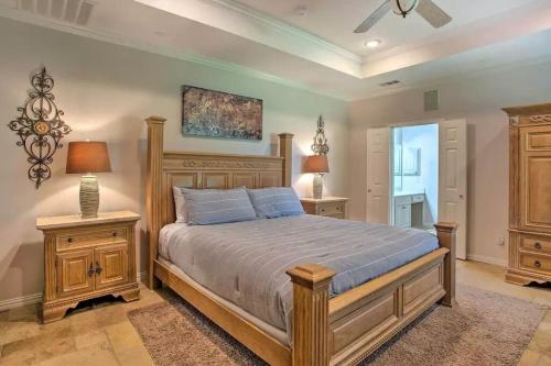 Heated Pool, Pool Table, Hot Tub, Home Theatre, Guest House, Basketball Court, Sleeps-20, Аллен (фото 8)