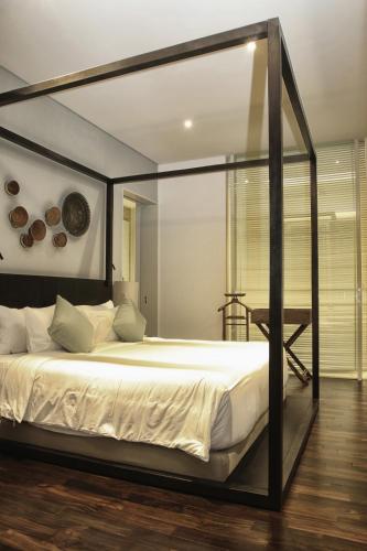 Three-Bedroom Villa with Private Pool image 8