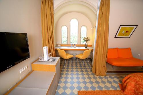 Château de Valmy - Chambres d'hôtes - image 2