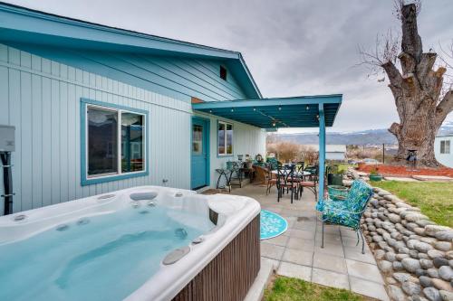 East Wenatchee Home with Yard and Hot Tub!