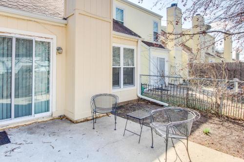 Lawrence Vacation Rental about 2 Mi to KU Campus!