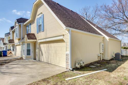 Lawrence Vacation Rental about 2 Mi to KU Campus!