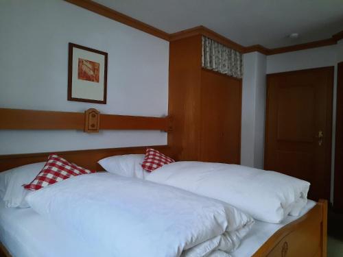 Double Room (3)