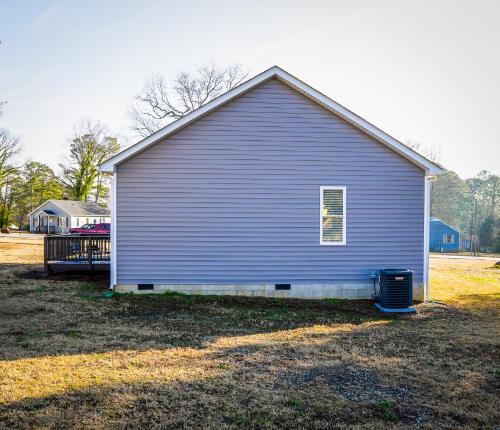 Completely Renovated - The Art Deco Retreat