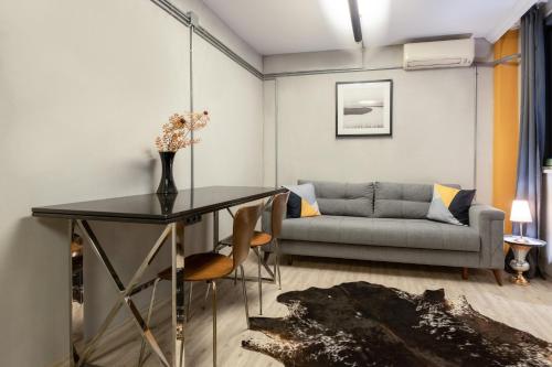 Contemporary and Stylish Flat in Sisli - Tap to explore photos