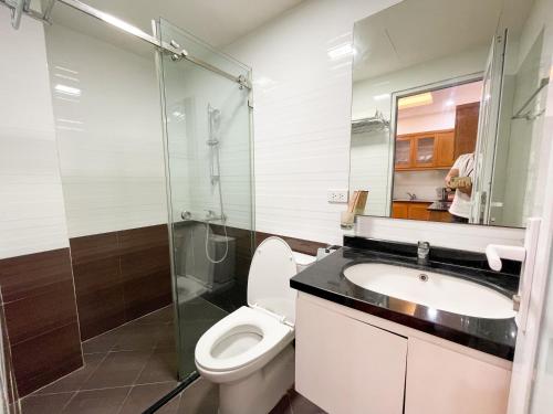 One-Bedroom Apartment image 10