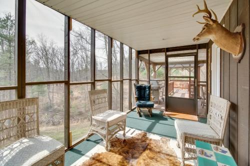 Broadway Cabin with Hot Tub Hike and Ski in New Market (VA)
