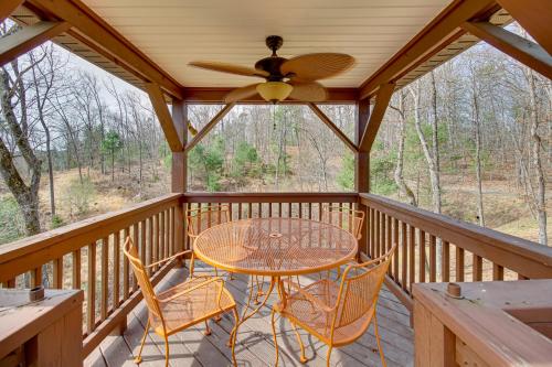 Broadway Cabin with Hot Tub Hike and Ski in New Market (VA)