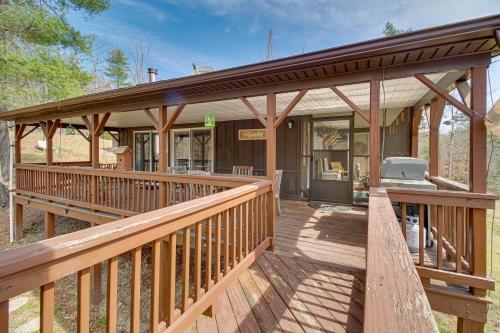 Broadway Cabin with Hot Tub Hike and Ski in New Market