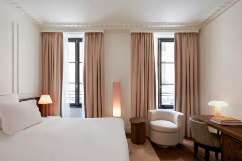 room detail thumbnail 2