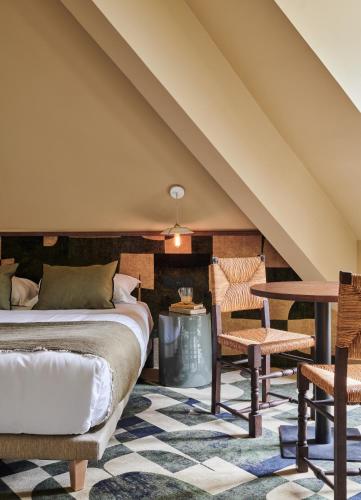 room detail thumbnail 1