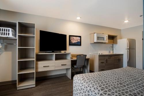 WoodSpring Suites Grand Rapids Kentwood - image 14