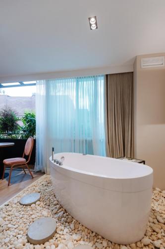 448568585 1616 Hotel