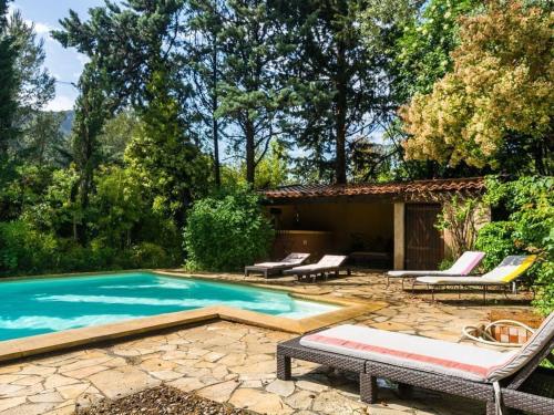 Adorable villa avec piscine nichée dans la pinède gîte à louer Roquevaire