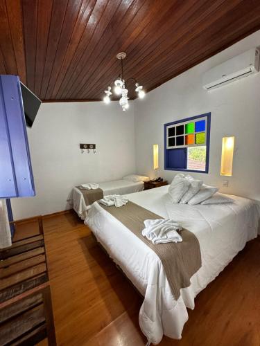 3 twin beds