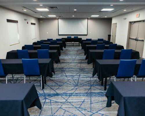 Holiday Inn Express and Suites Urbandale Des Moines by IHG in Urbandale, USA