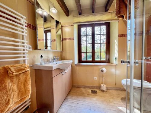 Le studio Au Bon Maréchal (Le studio Au Bon Marechal) in Жіверні