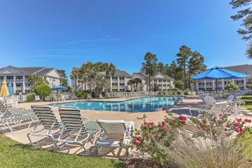 Swimmingpool, Myrtle Beach Condo with Pool - Near Golf and Mall in Carolina Forest