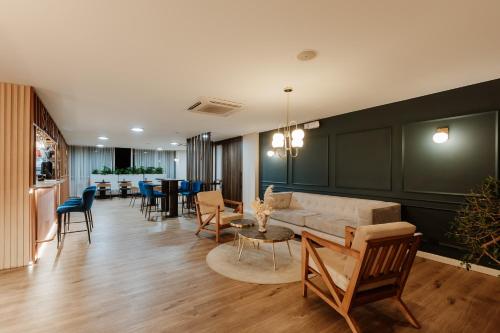 448578355 1616 Hotel