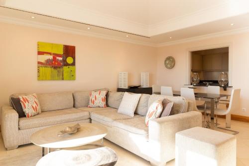 One-Bedroom Apartment with Sea View